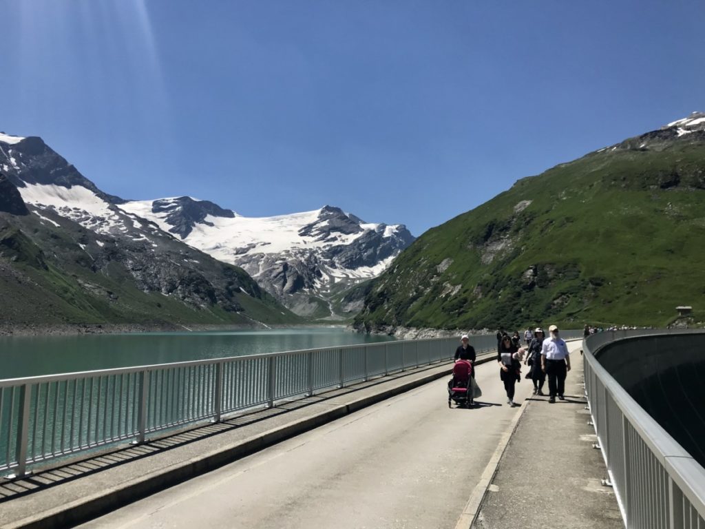 Die leichte Mooserboden Wanderung mit Kinderwagen über die Staumauer