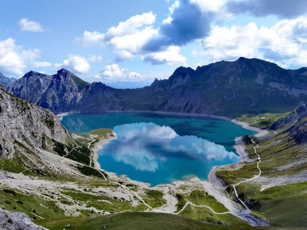 Einer der schönsten Stauseen in Österreich - der Lünersee im Brandnertal