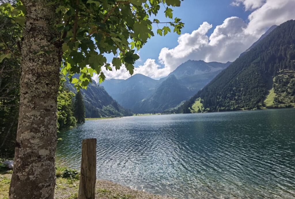 schöne Landschaften mit Seen in Tirol - der Vilsalpsee