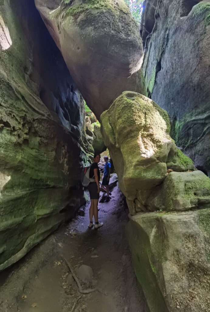 schöne Landschaften in Deutschland: Die Teufelsschlucht in der Eifel